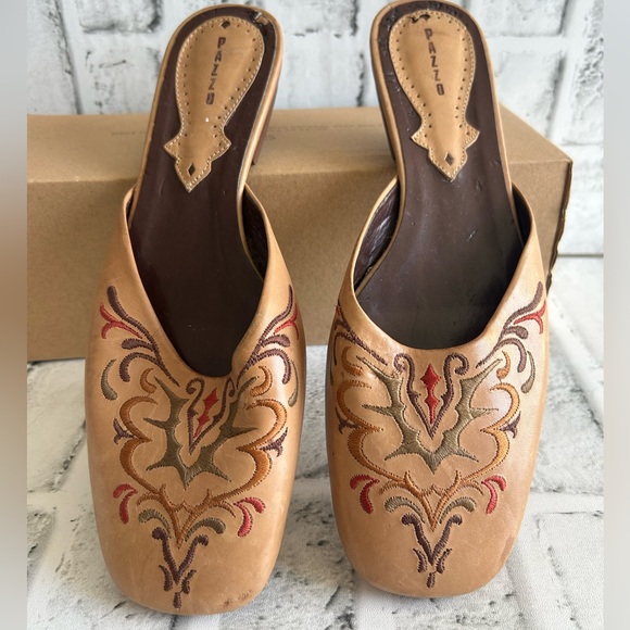 Pazzo Leather Embroidered Flats size 9M - Picture 2 of 9